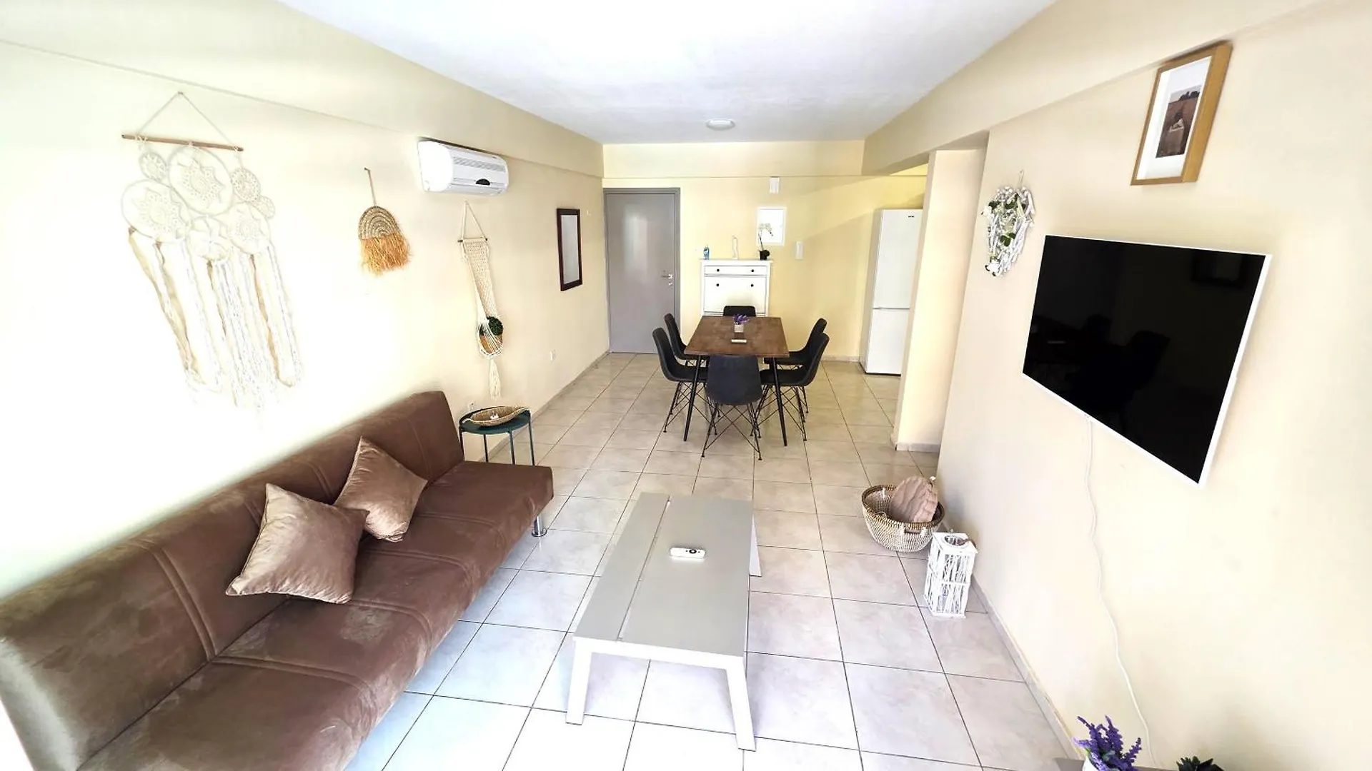 Stylish 2Br Apartment With Balcony & Wi-Fi Larnaca 0*,  Cipro