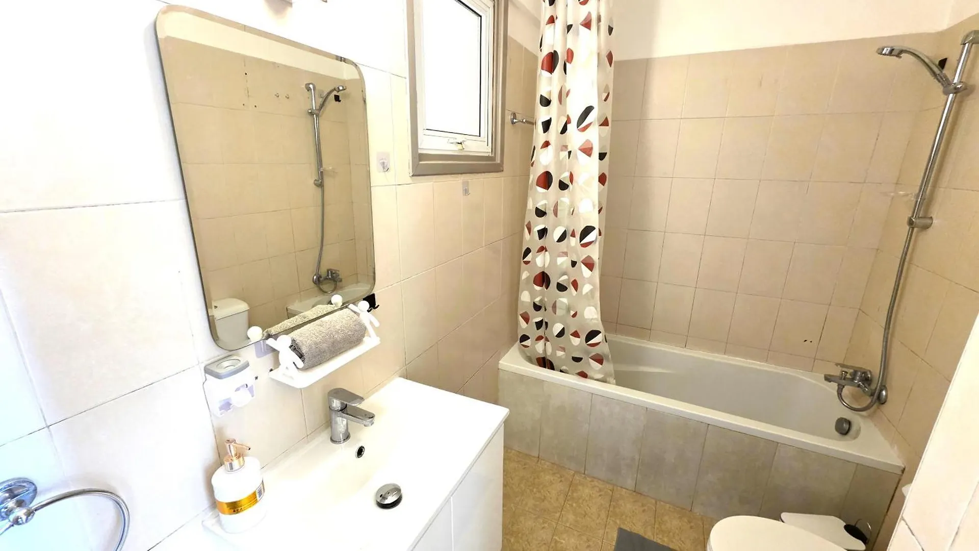 Stylish 2Br Apartment With Balcony & Wi-Fi Larnaca