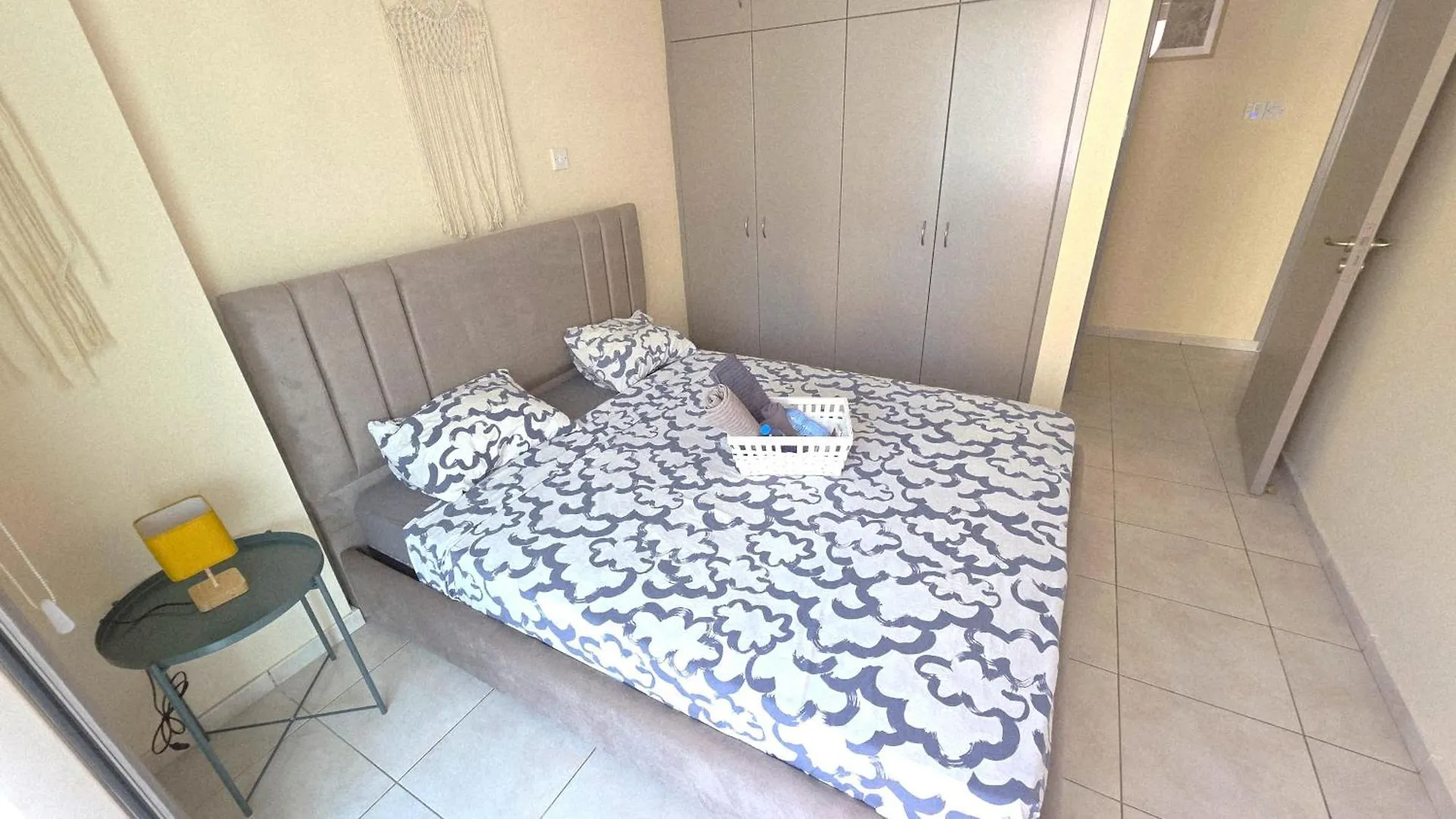 Stylish 2Br Apartment With Balcony & Wi-Fi Larnaca 0*,  Cipro