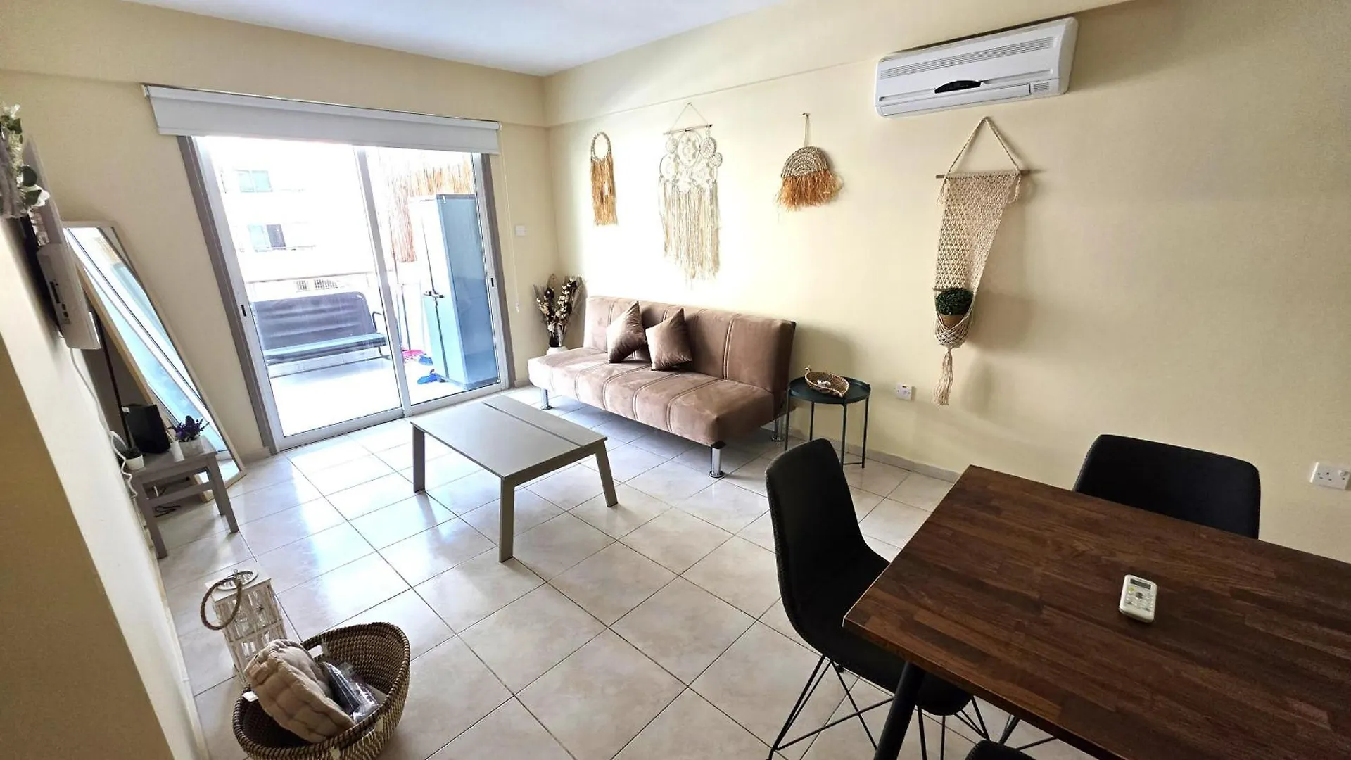 Stylish 2Br Apartment With Balcony & Wi-Fi Larnaca Cipro
