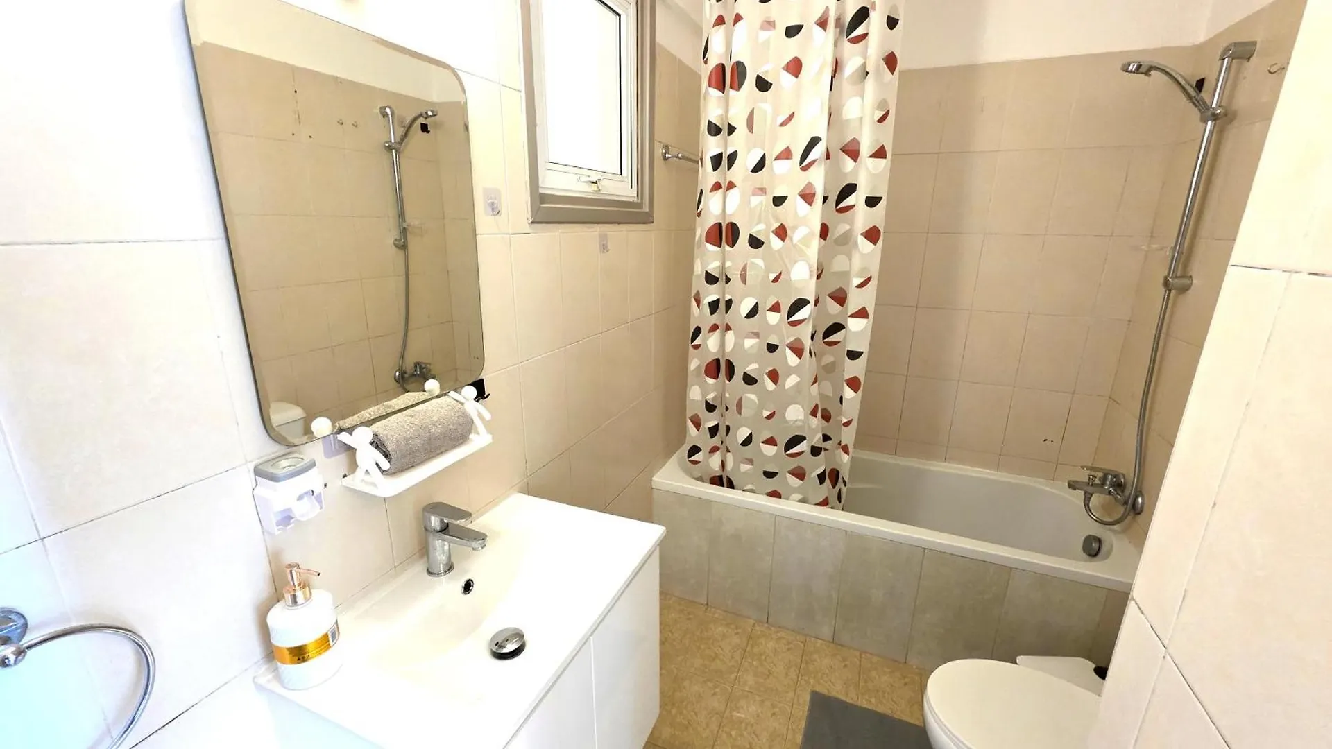 Stylish 2Br Apartment With Balcony & Wi-Fi Larnaca 0*,