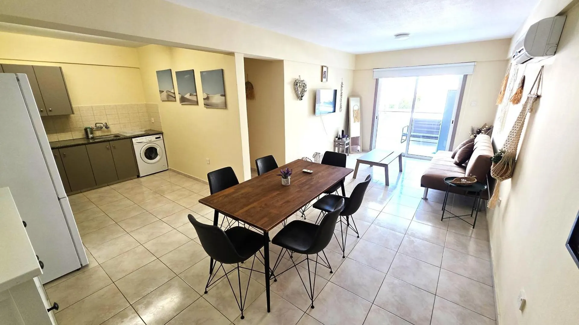 Stylish 2Br Apartment With Balcony & Wi-Fi Larnaca